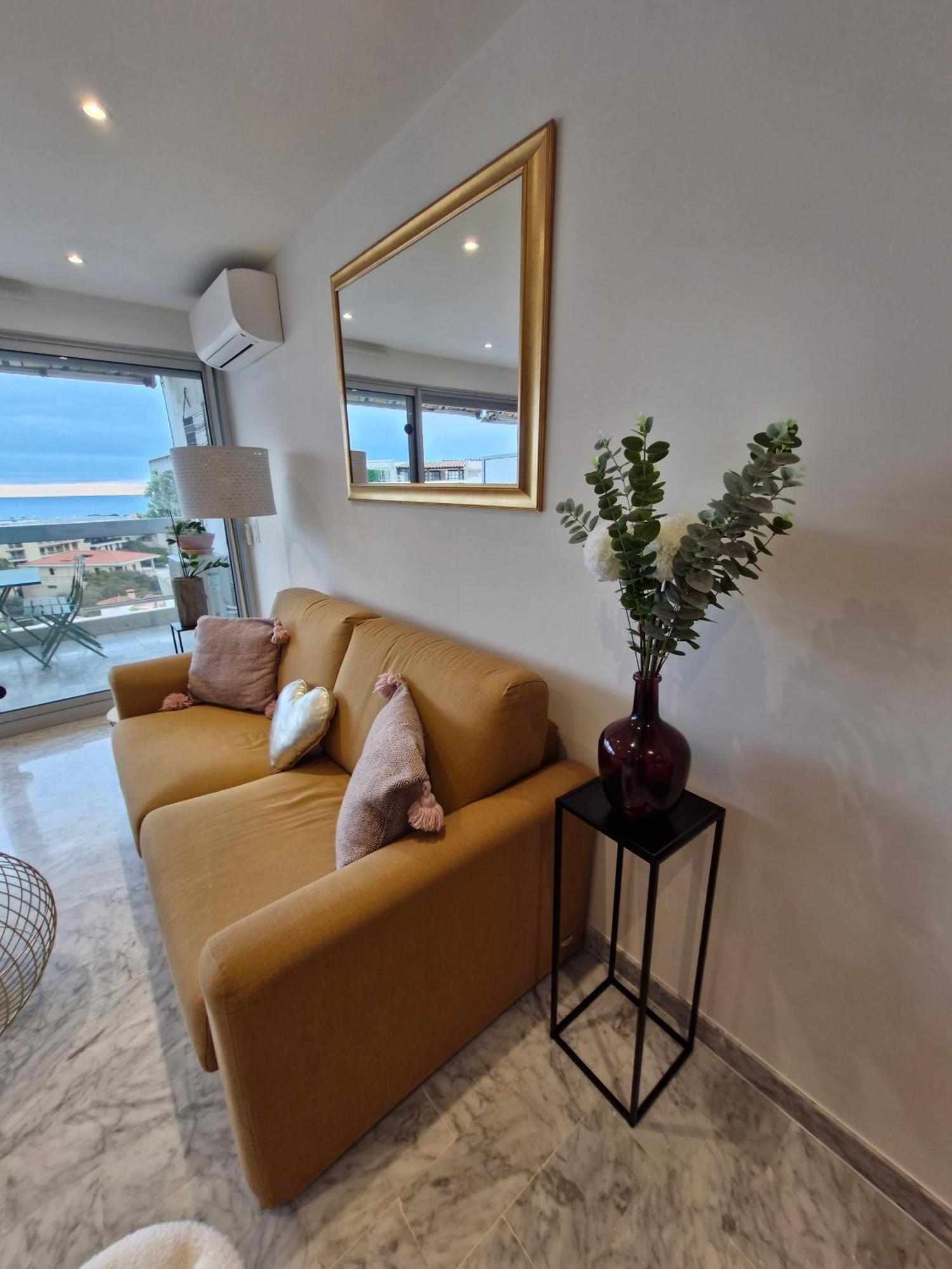 Sunny And Cosy Sea View Studio Антіб Екстер'єр фото